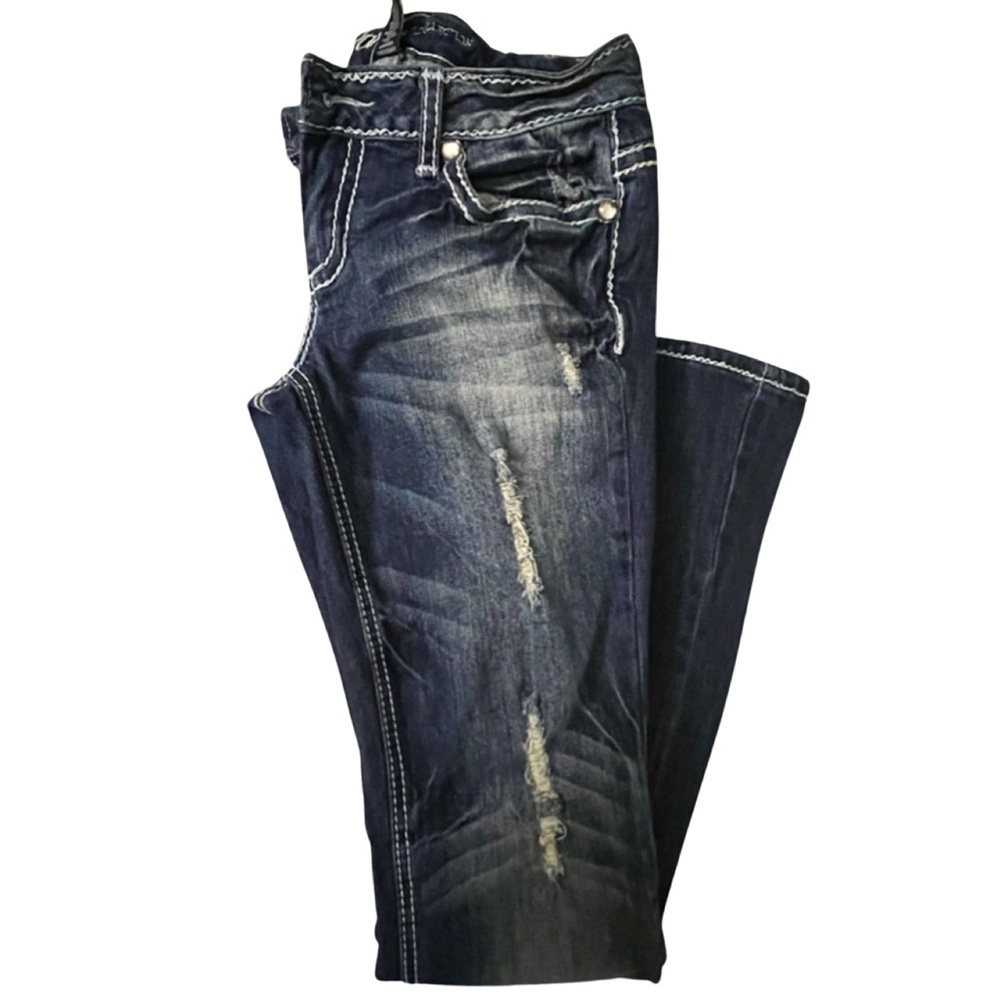 Vanity women’s distressed jeans. Size 28/33L jeweled buttons on back